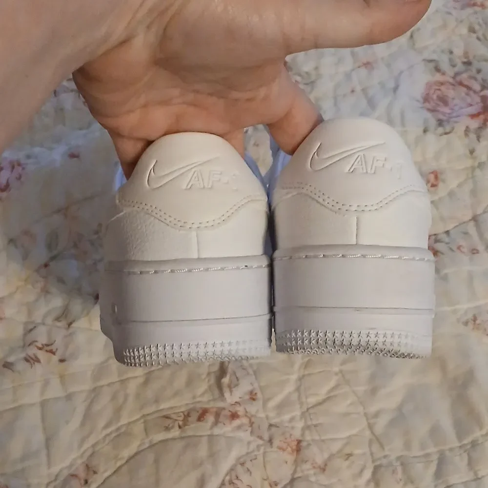 Nike   - Picture 2 of 7
